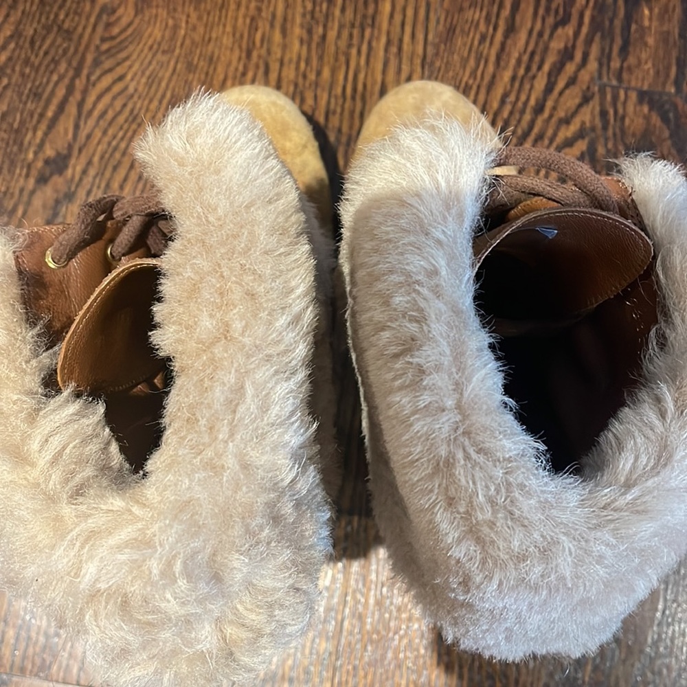 Fur heeled Gucci suede boots - Picture 5 of 7